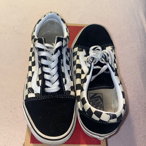 Checked board old Skokie vans. - Picture 2 of 4